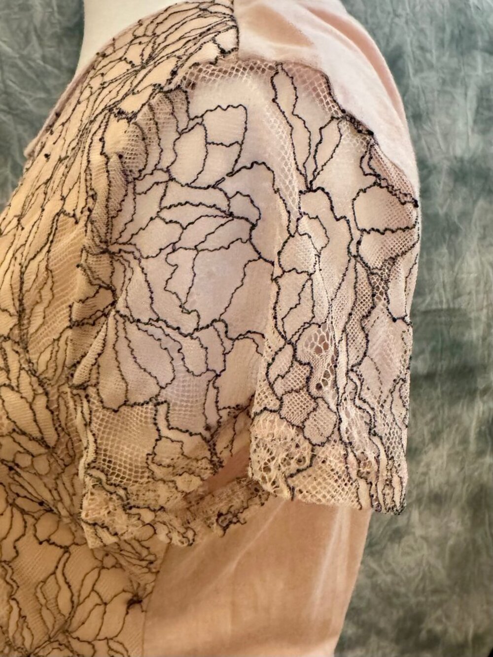 ✨ Ann Taylor Black Floral Lace Overlay Blouse ✨Small - Picture 3 of 4